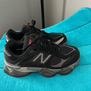 New Balance Black and Silver Athletic Shoes